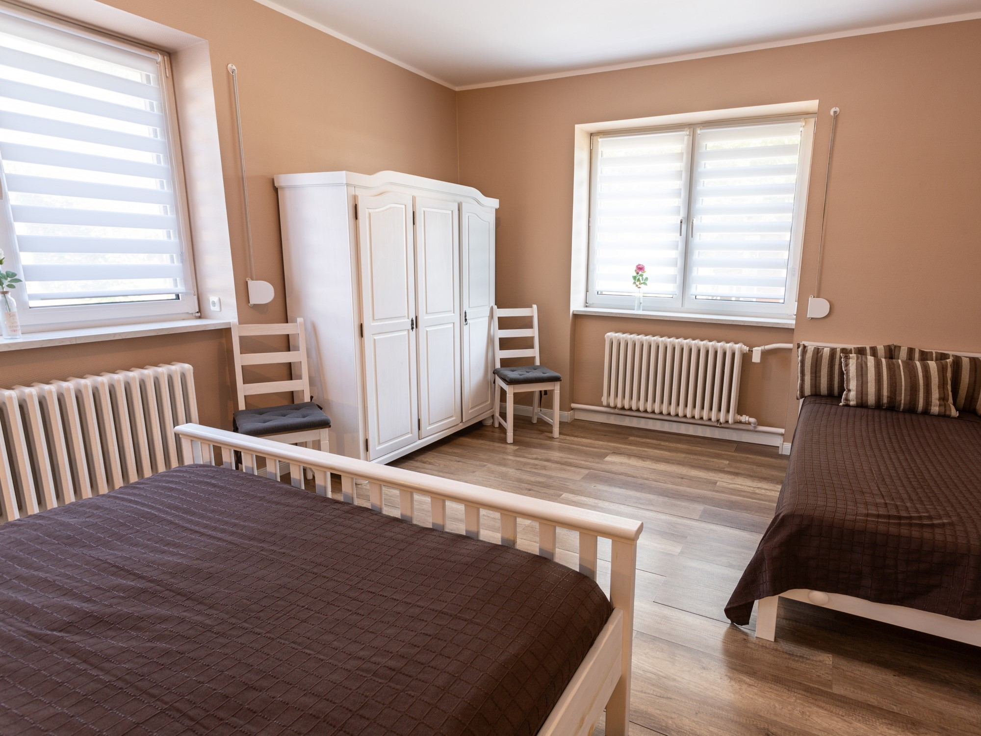 Schlafzimmer Doppelbett und Einzelbett